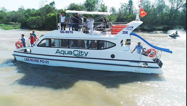 Bên cạnh lợi thế hạ tầng kết nối đường bộ, cư dân Aqua City tương lai còn có thể lựa chọn di chuyển theo đường sông Đồng Nai - Sài Gòn về đến TP.HCM chỉ mất 30 phút.